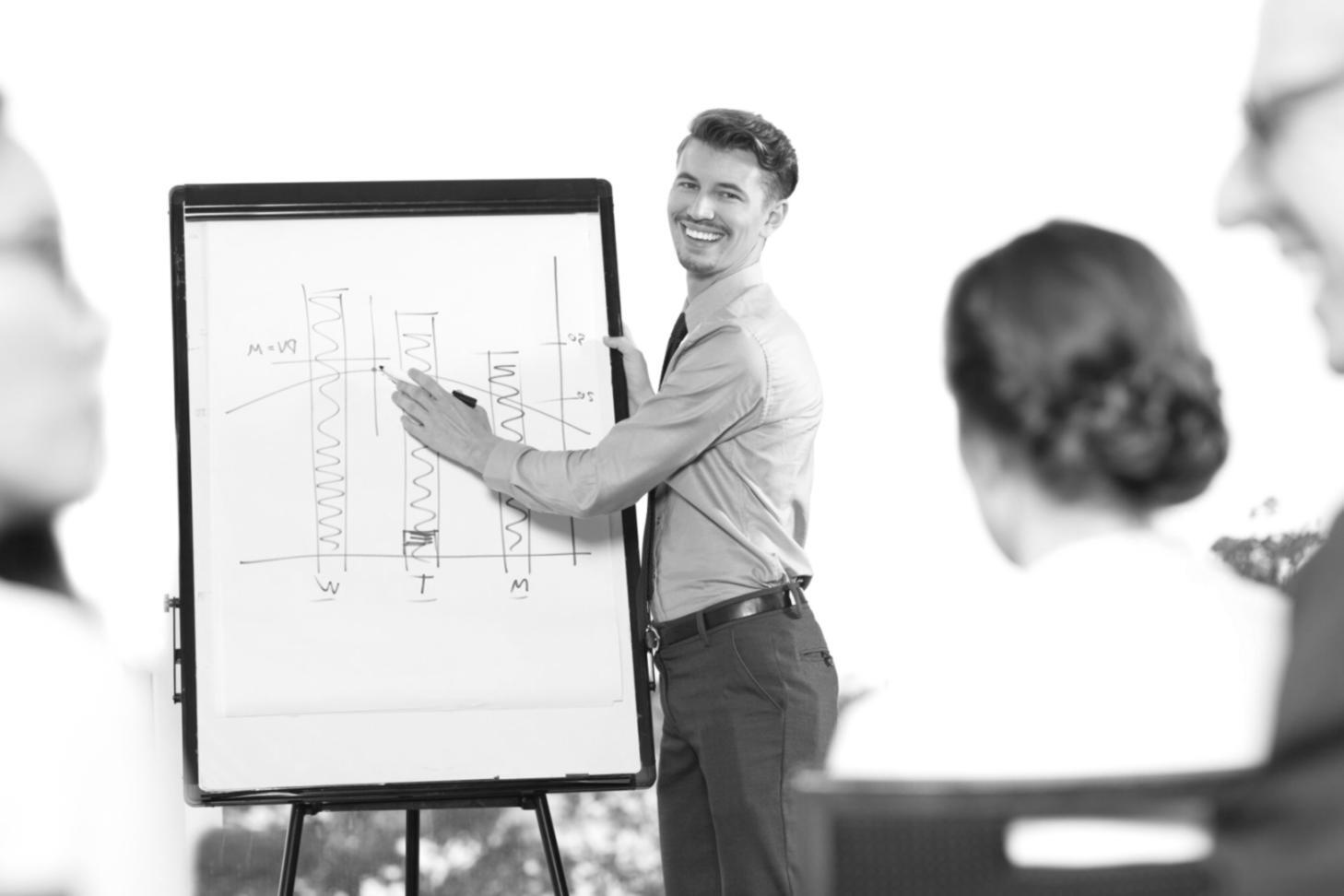 Espace de travail moderne avec documents financiers
